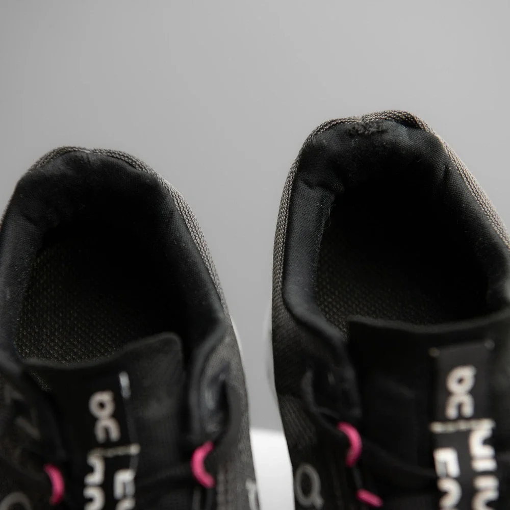 On Cloud Eclipse Running Shoes W9/M7.5 Athleisure Chunky Sneakers GorpCore Tech